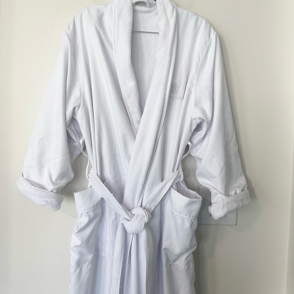 The Ritz Carlton White Presidential Robe O/S - Picture 2 of 8